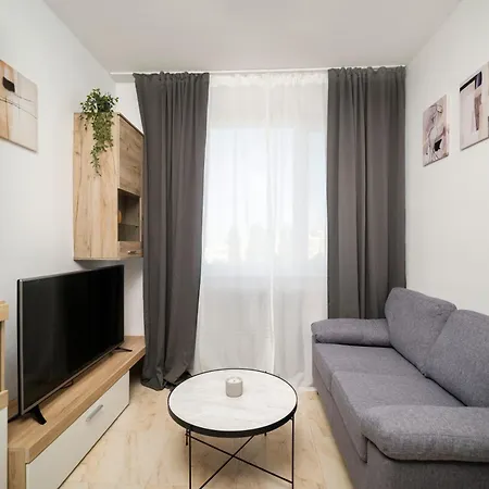Apartment Sunny Floor Near Tokuda Hospital & Paradise Mall *